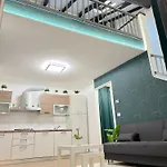 Rella Apartment アパート