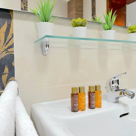 Rella Apartment شقة *